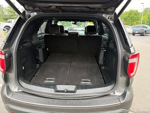 Used 2018 Ford Explorer XLT w/ Equipment Group 202A AWD/4WD image 30