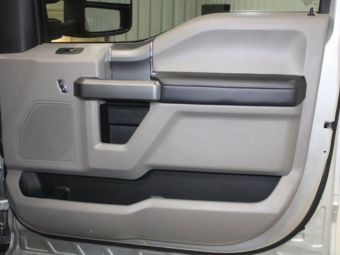 Used 2019 Ford F250 XLT w/ XLT Premium Package image 19