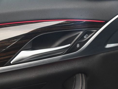 Used 2023 BMW 530e xDrive w/ Premium Package image 10