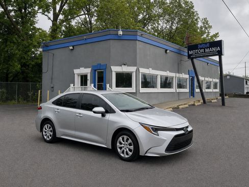 Used 2023 Toyota Corolla LE FWD image 1