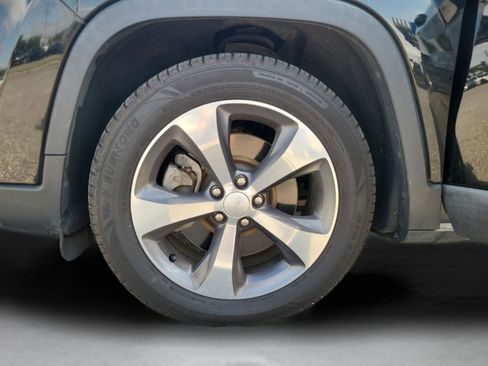 Used 2019 Jeep Cherokee Limited image 32