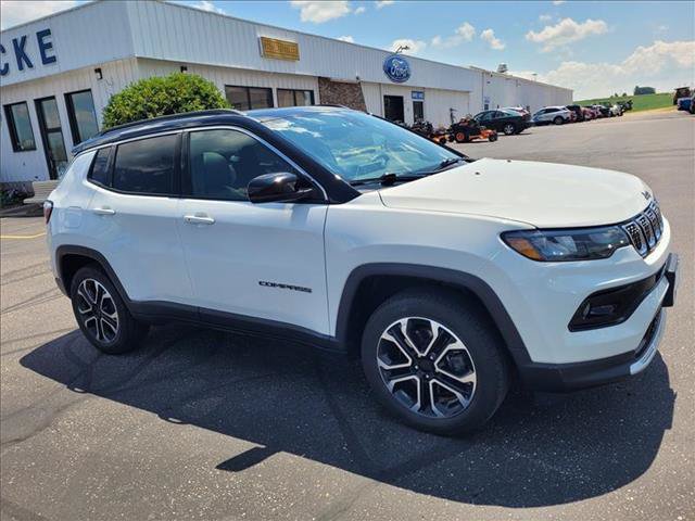 Used 2023 Jeep Compass Limited w/ Sun and Sound Group AWD/4WD image 4