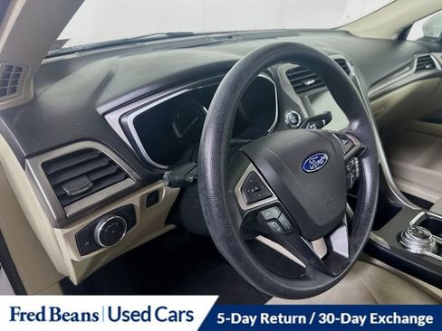 Used 2020 Ford Fusion SE image 9