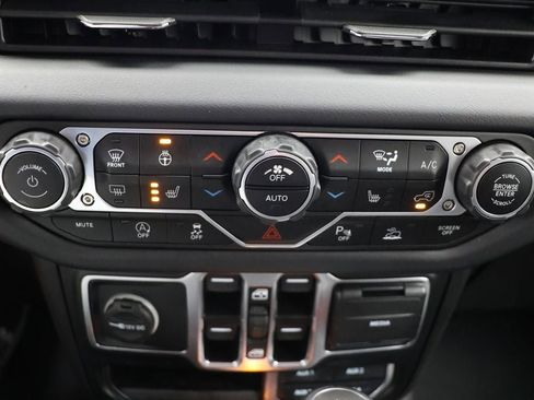 Used 2024 Jeep Wrangler Sahara w/ Technology Group image 27