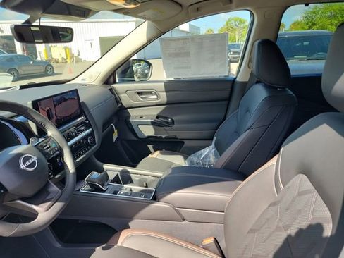 New 2026 Nissan Pathfinder Platinum w/ Cargo Package image 8