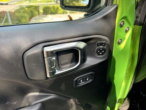 New 2025 Jeep Wrangler Unlimited Rubicon w/ Convenience Group AWD/4WD image 18