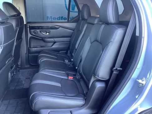 Used 2025 Honda Pilot Touring image 13