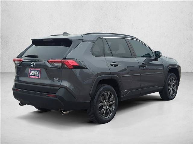 Used 2022 Toyota RAV4 XLE Premium AWD/4WD image 5