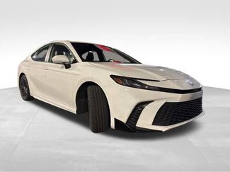 Used 2025 Toyota Camry SE video 2