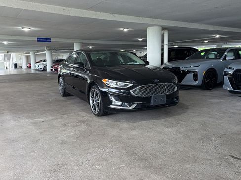 Used 2020 Ford Fusion Titanium FWD image 4