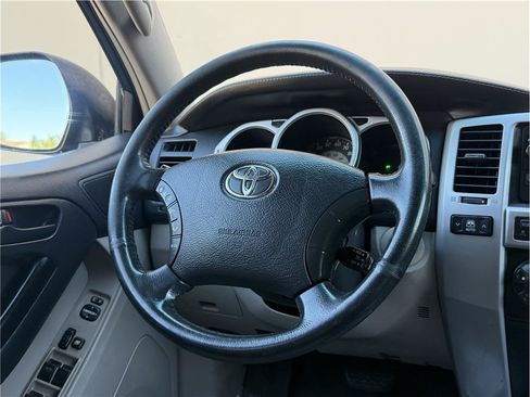 Used 2005 Toyota 4Runner SR5 RWD image 12