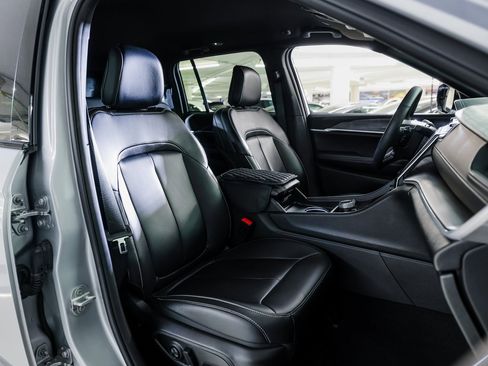 Used 2024 Jeep Grand Cherokee Limited w/ Black Appearance Package image 29