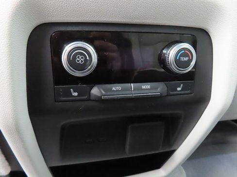 Used 2024 GMC Acadia Denali image 11