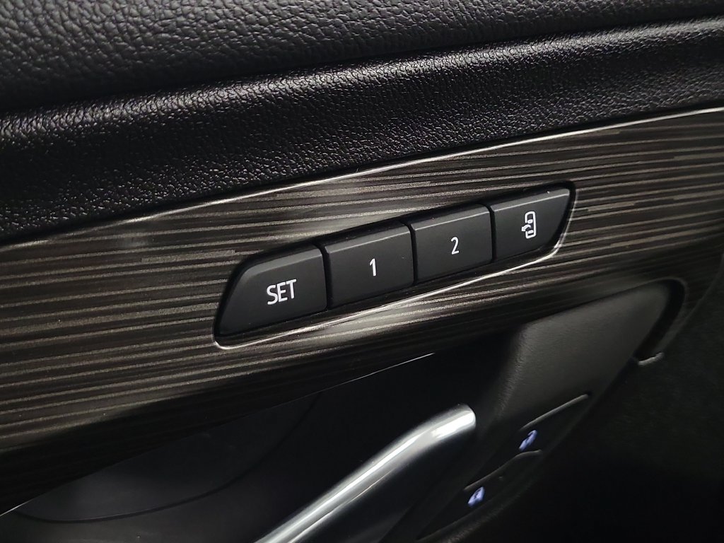 Used 2024 GMC Terrain SLT AWD/4WD image 17