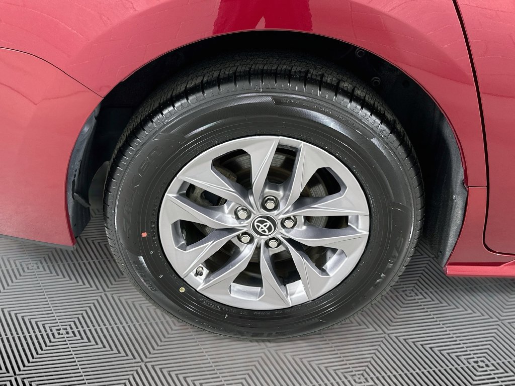 Certified 2023 Toyota Sienna XLE AWD/4WD image 27