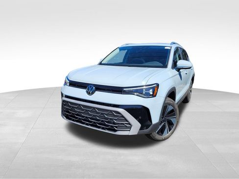 New 2026 Volkswagen Taos SE AWD/4WD image 3
