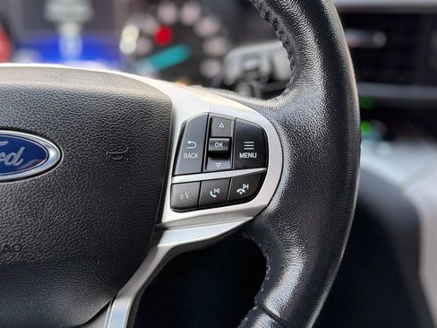 Certified 2024 Ford Explorer XLT image 6