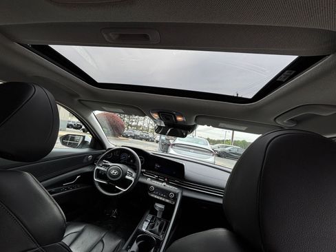 Used 2025 Hyundai Elantra Limited image 35