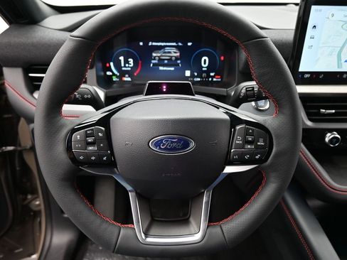 Used 2026 Ford Explorer ST-Line w/ ST-Line Street Pack image 11