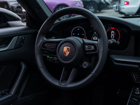 Used 2025 Porsche 911 Carrera image 22