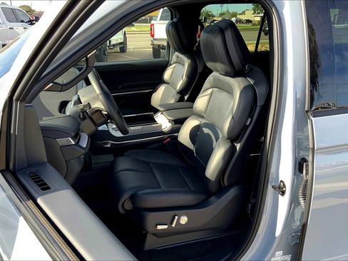 New 2025 Lincoln Navigator L Reserve w/ Jet Appearance Package image 9