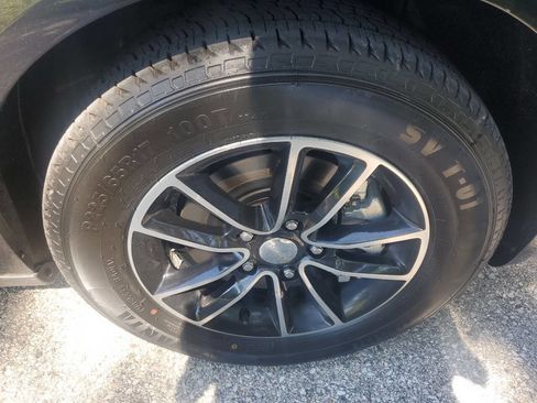 Used 2016 Dodge Grand Caravan R/T image 21