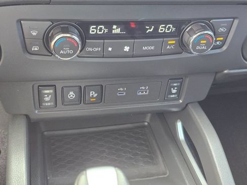Used 2024 Nissan Frontier SL w/ Technology Package RWD image 27