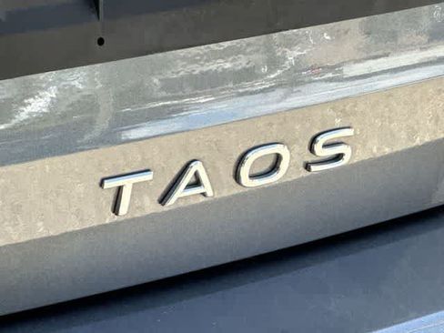 Used 2023 Volkswagen Taos SE w/ Panoramic Sunroof Package AWD/4WD image 19