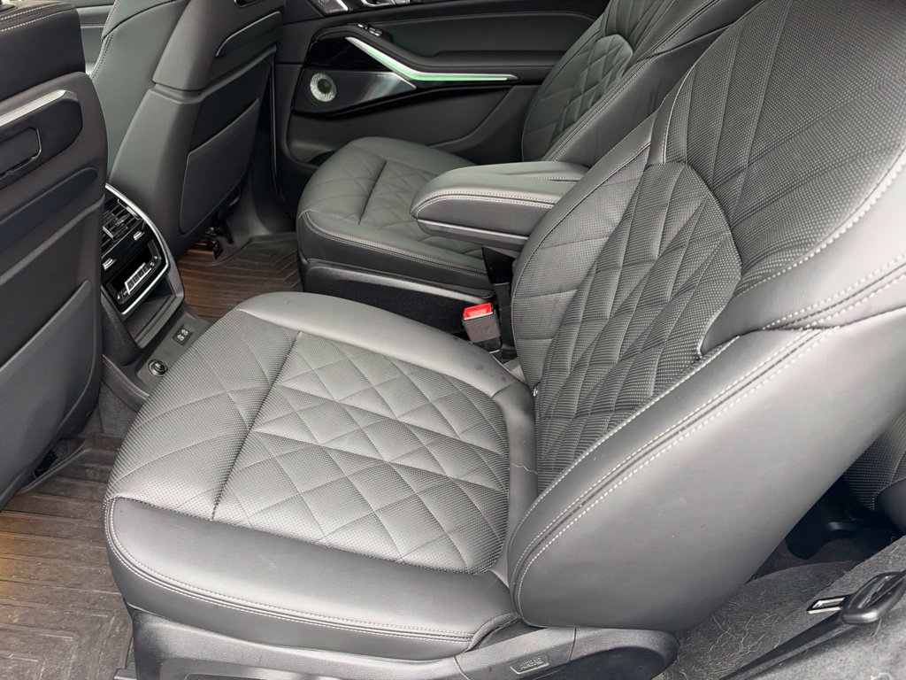 Used 2025 BMW X7 xDrive40i w/ M Sport Package AWD/4WD image 9