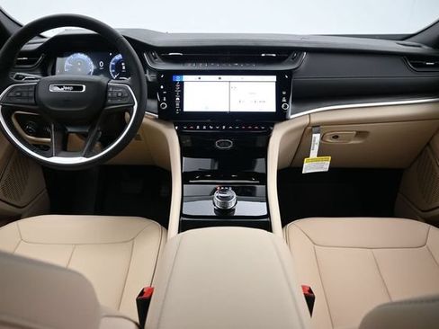 New 2026 Jeep Grand Cherokee Limited RWD image 16