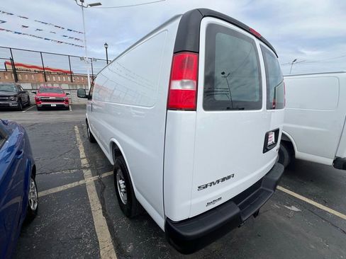 Used 2025 GMC Savana 2500 RWD image 3