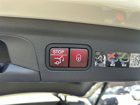 Used 2025 Mercedes-Benz GLE 350 4MATIC image 17