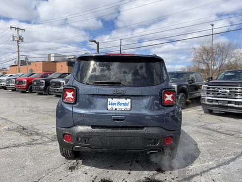 Used 2021 Jeep Renegade Latitude AWD/4WD image 6