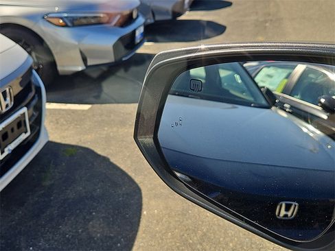 Used 2024 Toyota Sienna XLE image 23