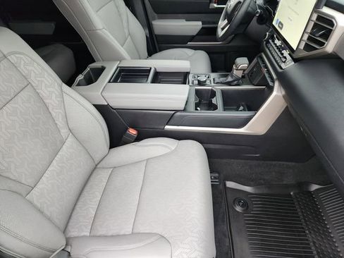 Used 2025 Toyota Tundra Limited AWD/4WD image 12