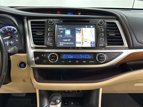 Used 2017 Toyota Highlander Limited image 10