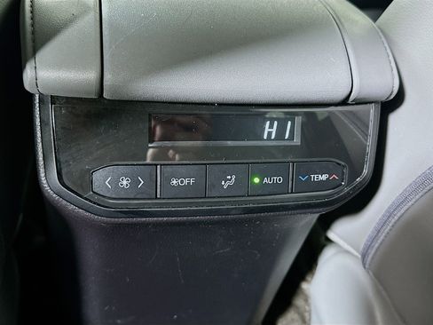 Used 2023 Toyota Highlander XLE image 25