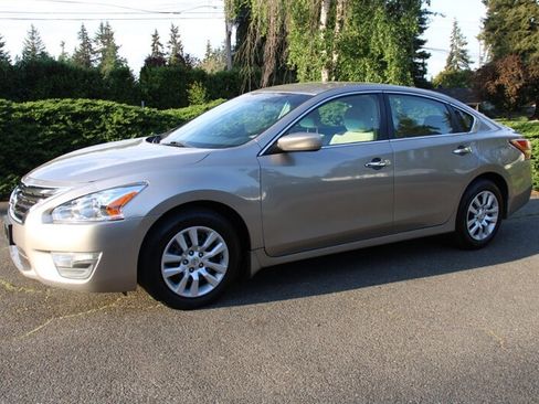 Used 2013 Nissan Altima 2.5 S FWD image 1