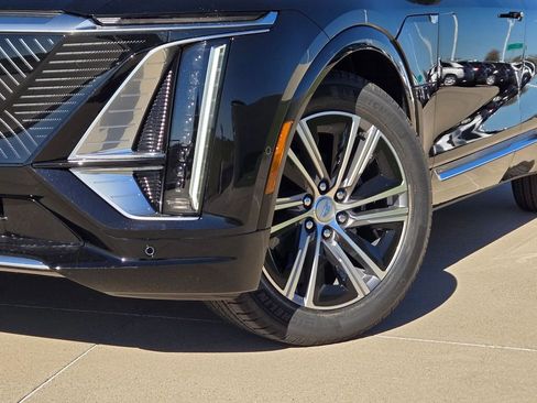 New 2026 Cadillac Lyriq Luxury image 7