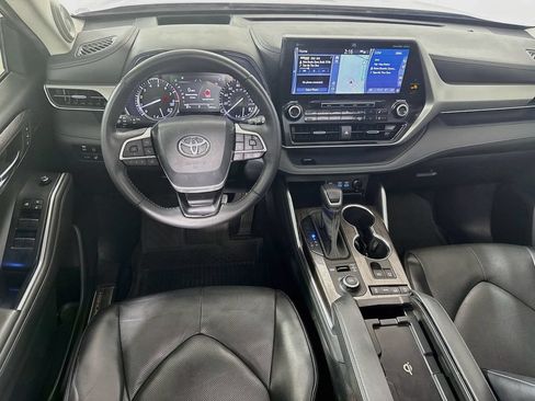 Used 2022 Toyota Highlander Platinum AWD/4WD image 23