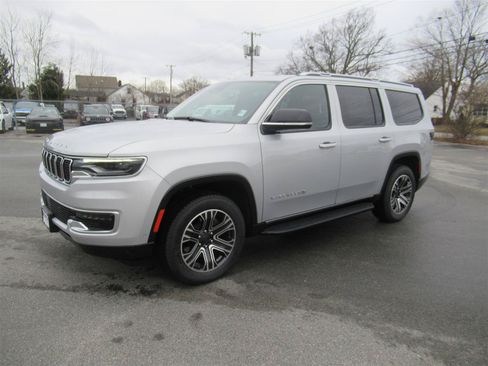 Used 2024 Jeep Wagoneer 4WD w/ Premium Group I image 3