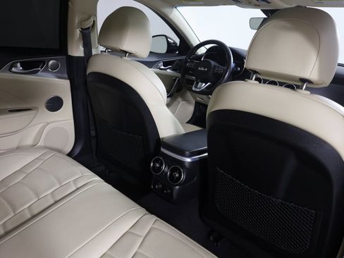 Used 2023 Kia Stinger GT2 image 41