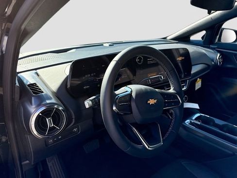 New 2026 Chevrolet Equinox EV LT image 10