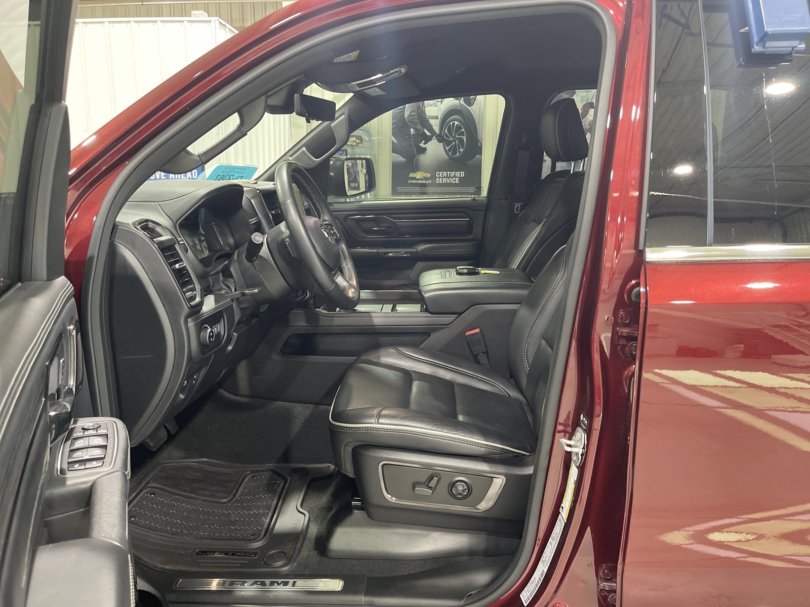 Used 2023 RAM 1500 Limited AWD/4WD image 2