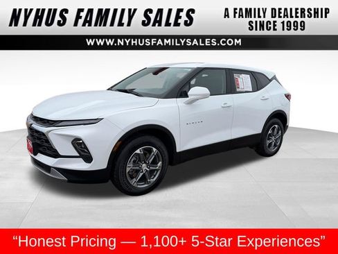 Used 2025 Chevrolet Blazer LT image 1