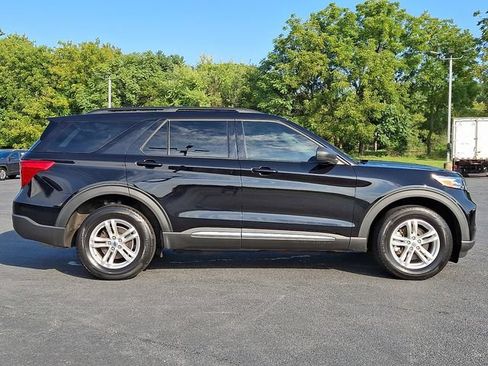 Used 2023 Ford Explorer XLT w/ Equipment Group 202A AWD/4WD image 10