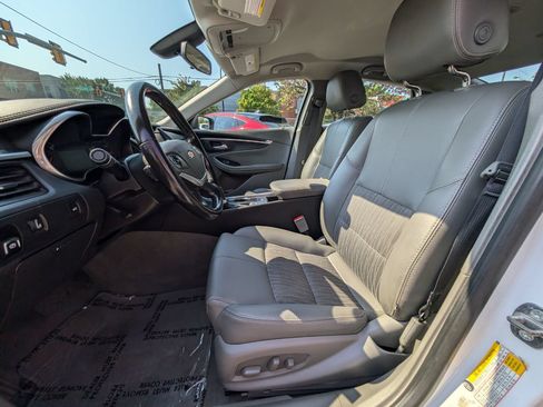 Used 2019 Chevrolet Impala LT FWD image 15