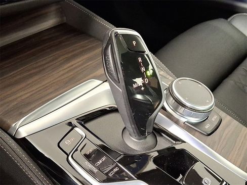 Used 2021 BMW M550i xDrive w/ Dynamic Handling Package image 17