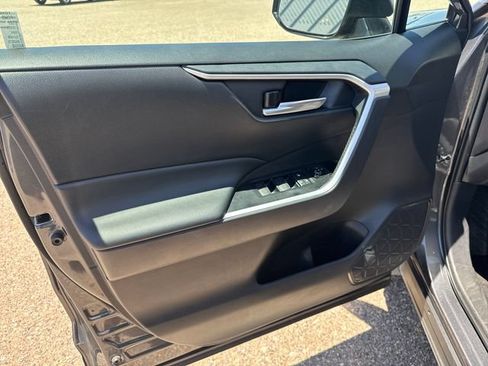 Used 2025 Toyota RAV4 XLE AWD/4WD image 10