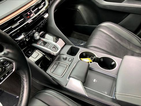 Used 2022 Acura MDX SH-AWD w/ Technology Package image 17